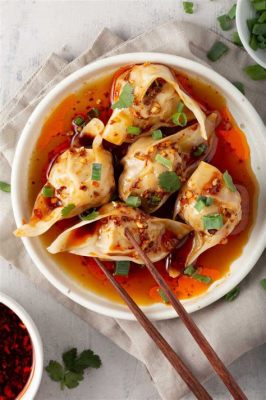  ¿Conquistarás tu paladar con el delicioso sabor umami de los Wonton de Shanwei, bañados en una salsa picante y embriagadora?