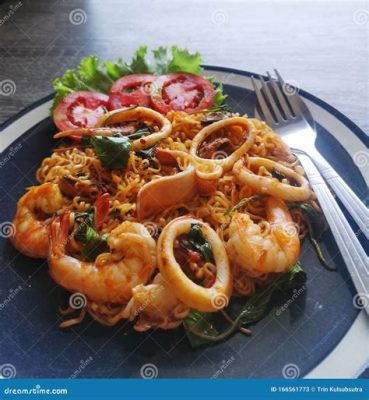  Fideos de Mariscos con Salsa Picante ¿Un Viaje Delicioso a las Profundidades del Sabor Fuzhounés?