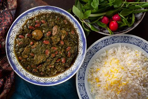  Ghormeh Sabzi: ¡Un festín vegetal que te transportará a las calles de Varamin!